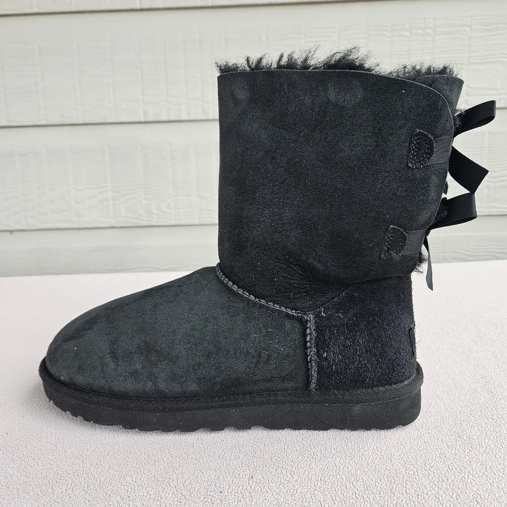 UGG Bailey Bow II Black Suede Sheepskin Winter Boot Women SZ 9 Pull On